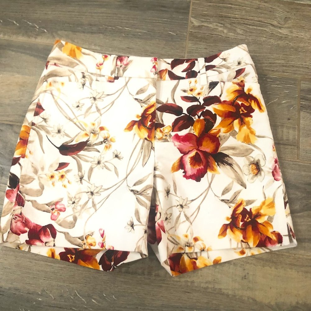 White House Black Market the 5” floral shorts